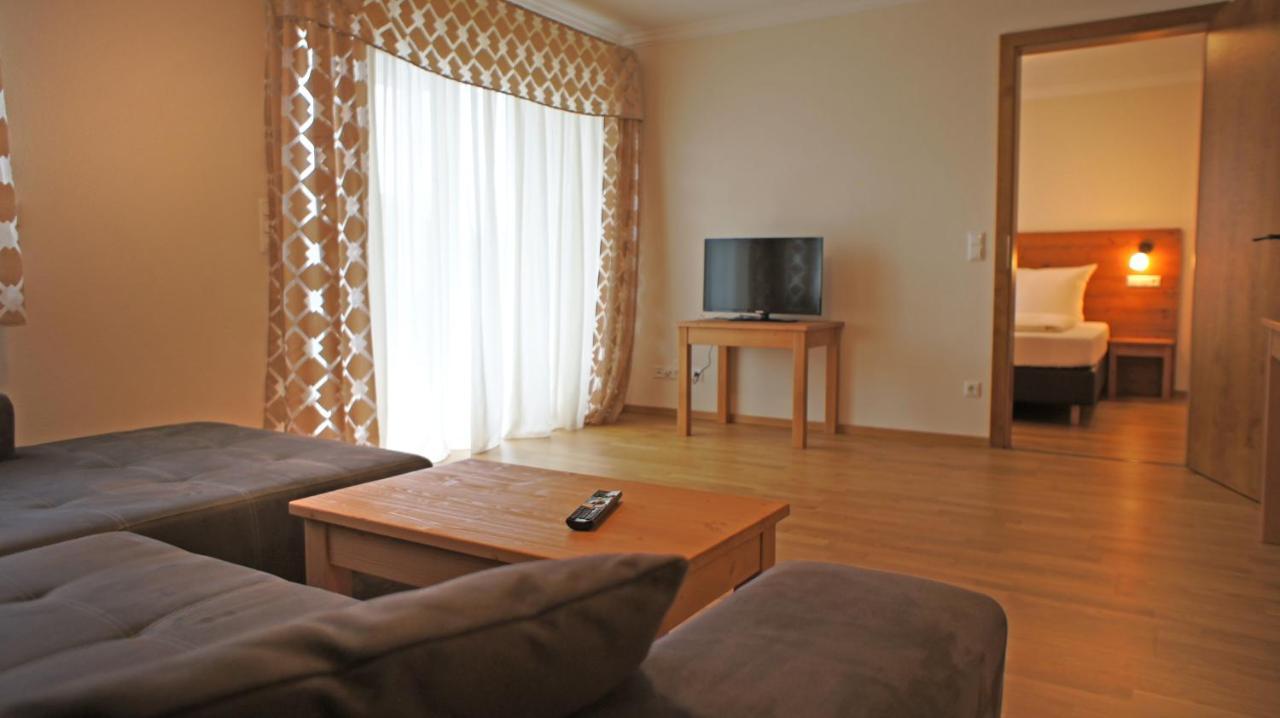 Garching an Der Alz Hotel Heimfeld Restaurant Cafe מראה חיצוני תמונה