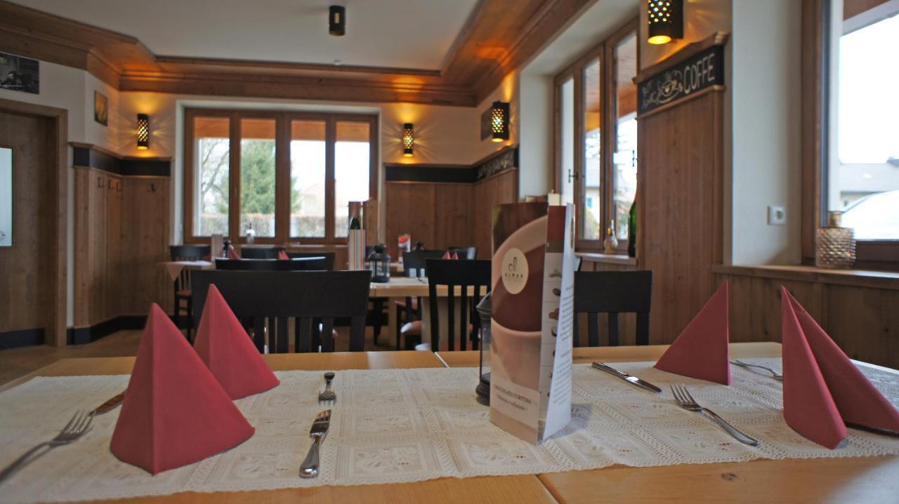 Garching an Der Alz Hotel Heimfeld Restaurant Cafe מראה חיצוני תמונה