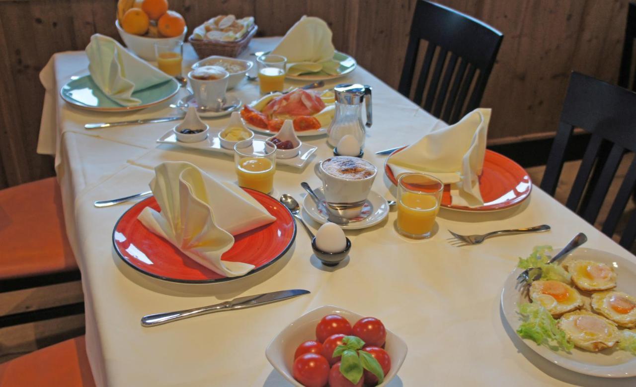 Garching an Der Alz Hotel Heimfeld Restaurant Cafe מראה חיצוני תמונה
