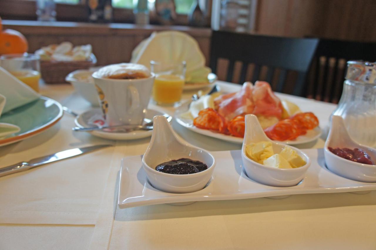 Garching an Der Alz Hotel Heimfeld Restaurant Cafe מראה חיצוני תמונה