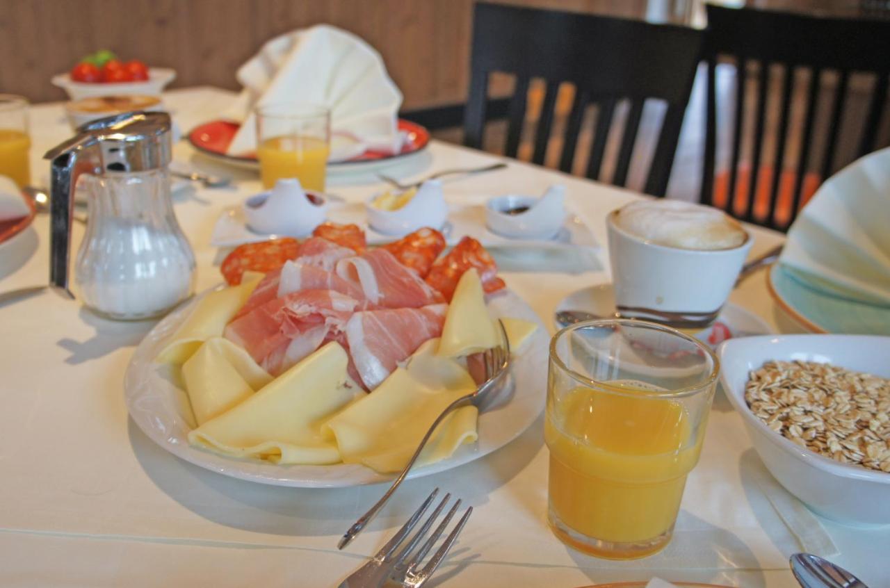 Garching an Der Alz Hotel Heimfeld Restaurant Cafe מראה חיצוני תמונה
